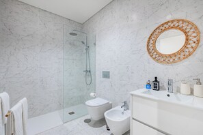 Comfort-Apartment, 2 Schlafzimmer, Nichtraucher | Badezimmer