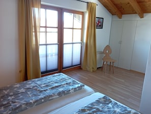 1 bedroom, bed sheets