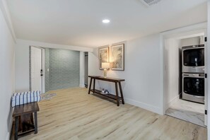 Interior - Riverside Oasis! Home w/ Tiki Hut & Firepit (Bradenton)