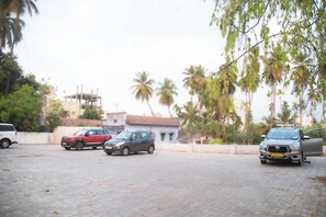 Free self parking - SV Grand (Mettupalayam)