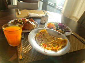 Free daily buffet breakfast