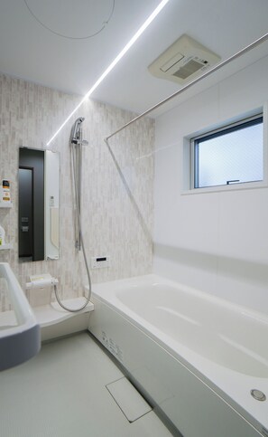 Superior Double Room, Non Smoking | Bathroom | Separate tub and shower, hair dryer, slippers, towels