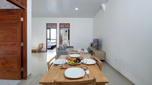 Villa – comfort | Spiseområde på rommet