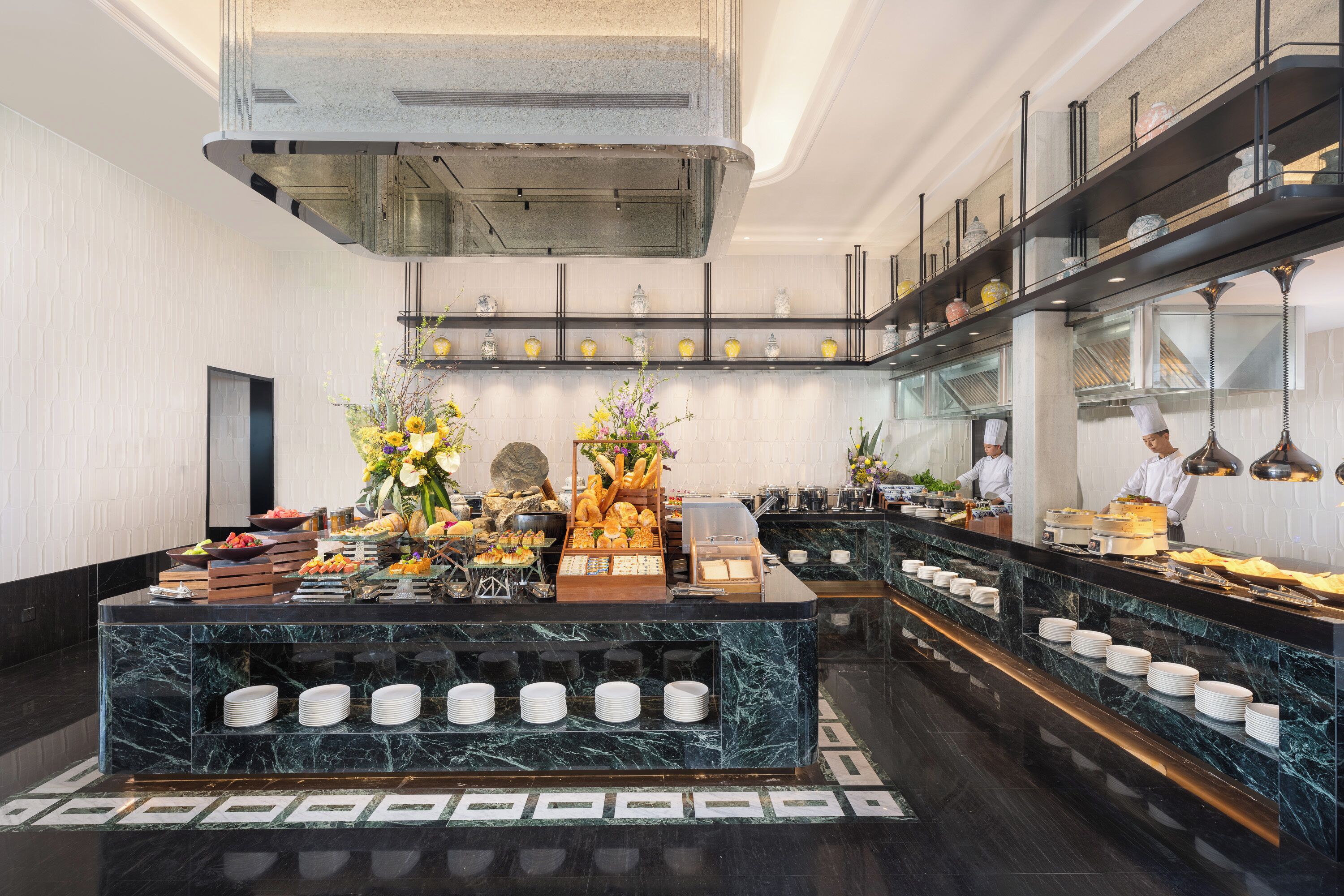 3 restaurants, breakfast, lunch, dinner served; Chinese cuisine 