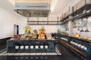 3 restaurants, serveren ontbijt, lunch, diner, Chinese gerechten