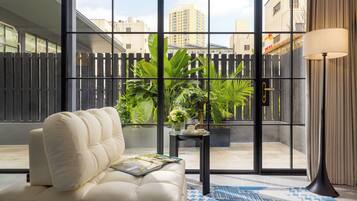 Suíte estúdio romântica, 1 cama King, banheiro privativo, vista para o jardim | Vista do quarto