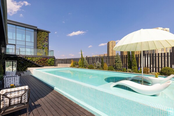 Outdoor pool, pool loungers