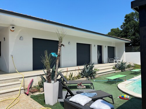 Villa near the Bassin d'Arcachon with private pool