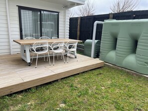 Outdoor dining - Auckland City Apartment (Auckland)