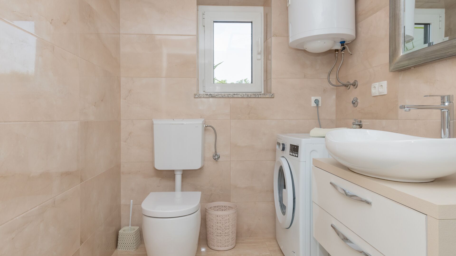 Bruser, hårtørrer, håndklæder