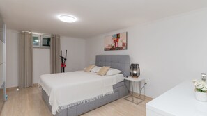 4 bedrooms, iron/ironing board, free WiFi, bed sheets - Villa Lara by Villas Guide (Kamenmost)