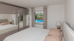 4 slaapkamers, een strijkplank/strijkijzer, gratis wifi, beddengoed