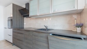 Fridge, microwave, oven, dishwasher - Villa Lara by Villas Guide (Kamenmost)