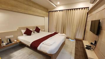 Deluxe Room, City View | 1 bedroom, free WiFi