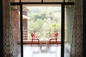 Deluxe-huone, kaupunkinäköala | Näkymä parvekkeelta