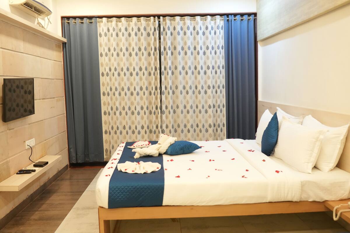 Premium Room, City View | Free WiFi, bed sheets