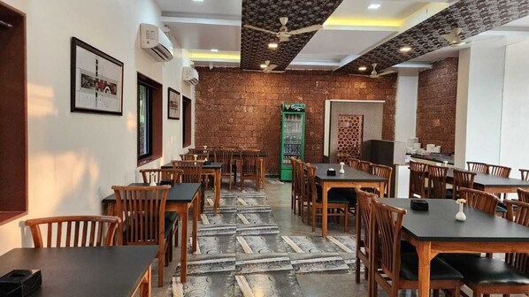 Restaurant - SeaFORT Beach Resort (Dapoli)