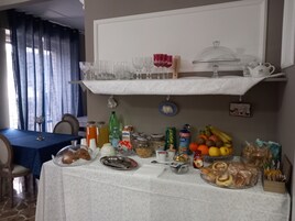 Desayuno buffet todos los días (con cargo)