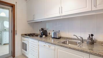 Apartemen Tradisional, 2 kamar tidur, Bebas Asap Rokok | Dapur pribadi | Mesin pembuat kopi/teh dan pemanggang roti