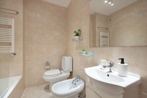 Appartement traditionnel, 2 chambres, non-fumeur | Salle de bain