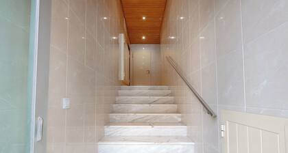 Espinho Retreat with Balcony