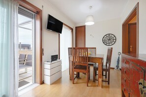 Apartemen Tradisional, 2 kamar tidur, Bebas Asap Rokok | Area keluarga | Televisi 16-inci dengan saluran TV kabel