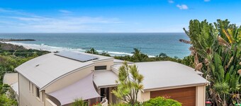 Sunrise on Shelly - Beautiful spacious pet friendly home next to the ocean with amazing views