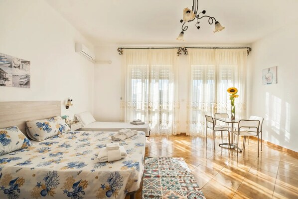 1 bedroom, WiFi, bed sheets