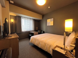 Desk, laptop workspace, iron/ironing board, free WiFi