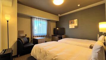 Twin Room, Non Smoking | Desk, laptop workspace, iron/ironing board, free WiFi