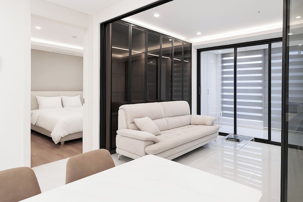STAY-G B (1 DOUBLE, 1 SINGLE BED) | Dineren in de kamer