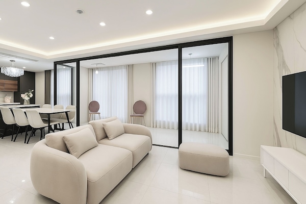 Royal appartement | Woonruimte | Een 65-inch televisie met kabelzenders, Netflix en vloerwarming