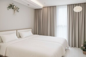 STAY-G (DOUBLE TWIN) | Premium bedding, down duvets, memory-foam beds, individually decorated - Zizel Suite Room Seocho (Seoul)