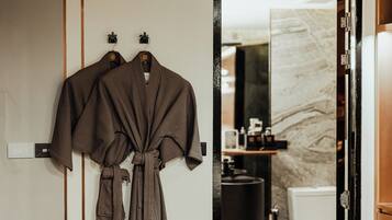 Executive Balcony with Smart iPad | Bathroom amenities | Shower, rainfall showerhead, free toiletries, hair dryer