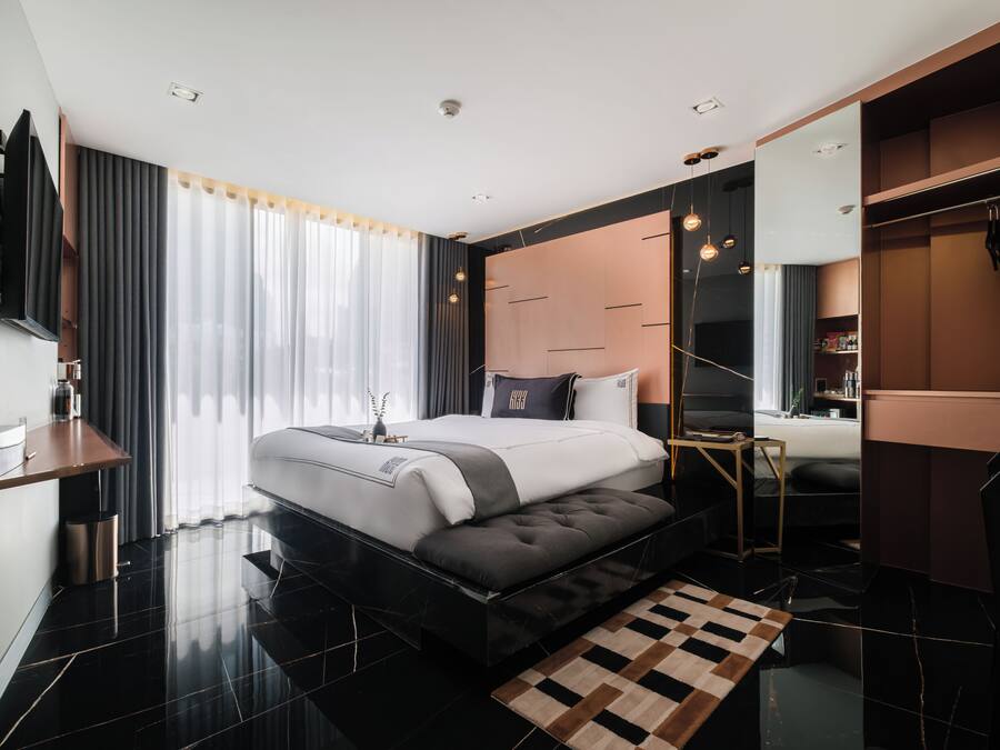 Deluxe Room with Smart iPad | Peralatan tempat tidur premium, tilam berlapik, bar mini