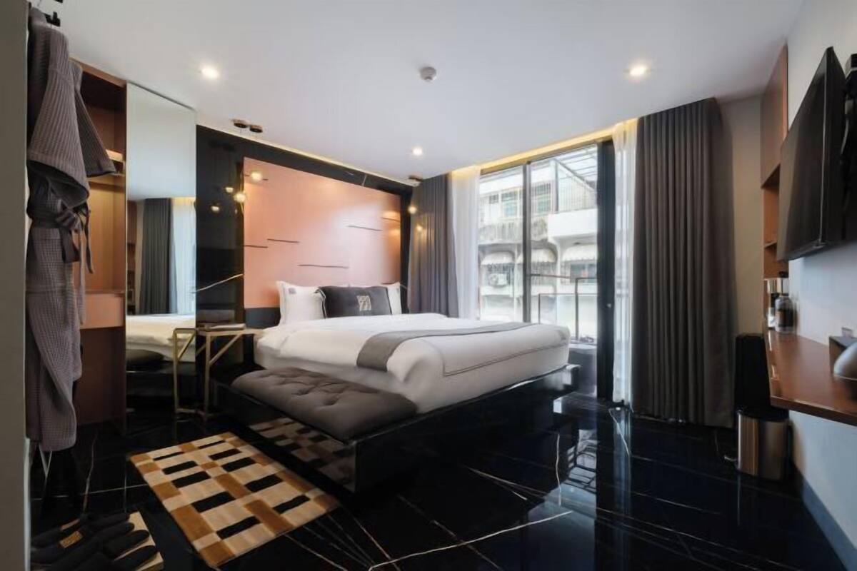 Premium bedding, pillowtop beds, minibar, in-room safe
