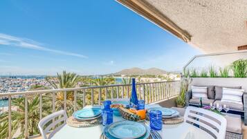 Apartment | Outdoor dining