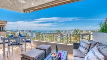 Apartment | Outdoor dining