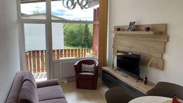 Fernseher, Tischtennisplatte