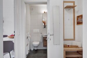 Dusche, Haartrockner, Handtücher