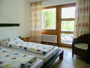 2 室のベッドルーム、WiFi (無料)、ベッドシーツ