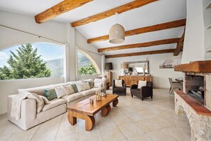 Smart TV, fireplace, DVD player, table tennis - Villa La Genestière - family oasis and golfer's dream with infinity pool (Seillans)