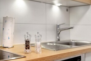 Fridge, stovetop, dishwasher, coffee/tea maker