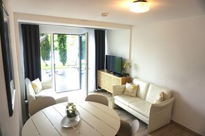 TV - Deluxe Apartment Haldenhof with Lake View, Shared Terrace and Wi-Fi, 58 sqm (Bodman-Ludwigshafen)