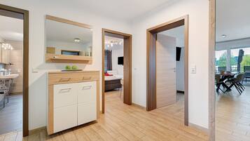 2 bedrooms, iron/ironing board, free WiFi, bed sheets