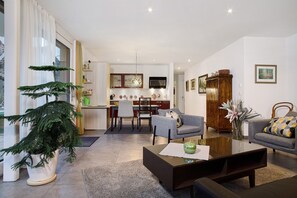 TV, stereo - Apartment 'Ins Grüne, 89qm' with Private Terrace, Private Garden and Wi-Fi (Langenargen)