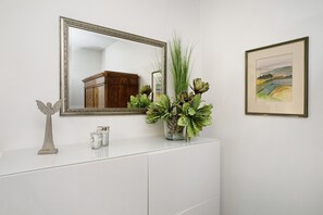 Interior - Apartment 'Ins Grüne, 89qm' with Private Terrace, Private Garden and Wi-Fi (Langenargen)