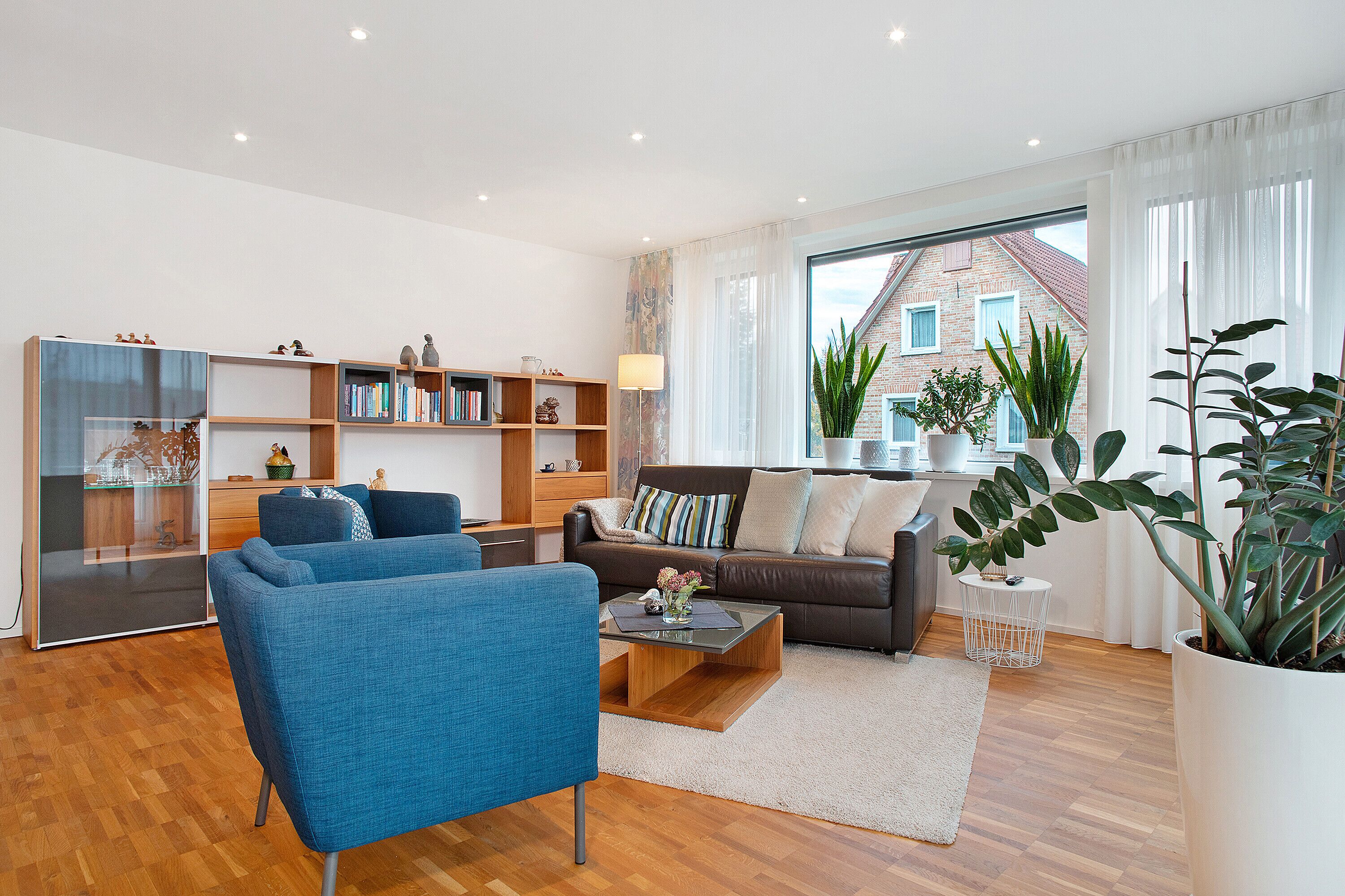 Een televisie en een stereo