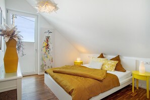 1 bedroom, free WiFi, bed sheets - Apartment 'Ins Gelbe, 50qm' with Balcony and Wi-Fi (Langenargen)