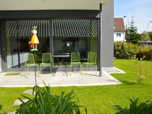 Outdoor dining - Apartment 'Ins Gelbe, 50qm' with Balcony and Wi-Fi (Langenargen)